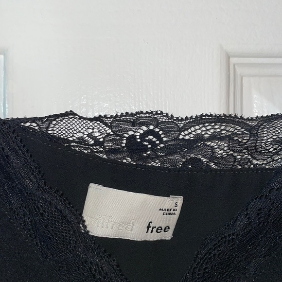 Black crop top with lace - Picture 3 of 3